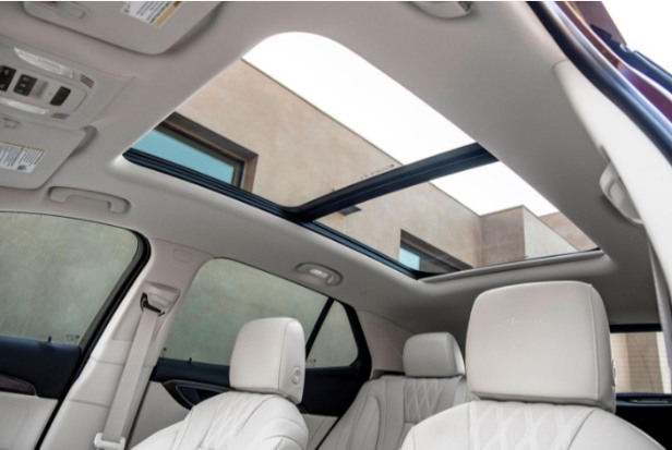 Moonroof vs. Sunroof – What’s the Difference