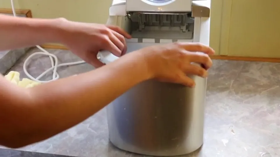 How to Clean Mold from Portable Ice Maker with Simple Steps