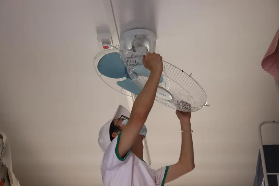 How To Clean Fan With Plastic Bag with 3 Simple Steps
