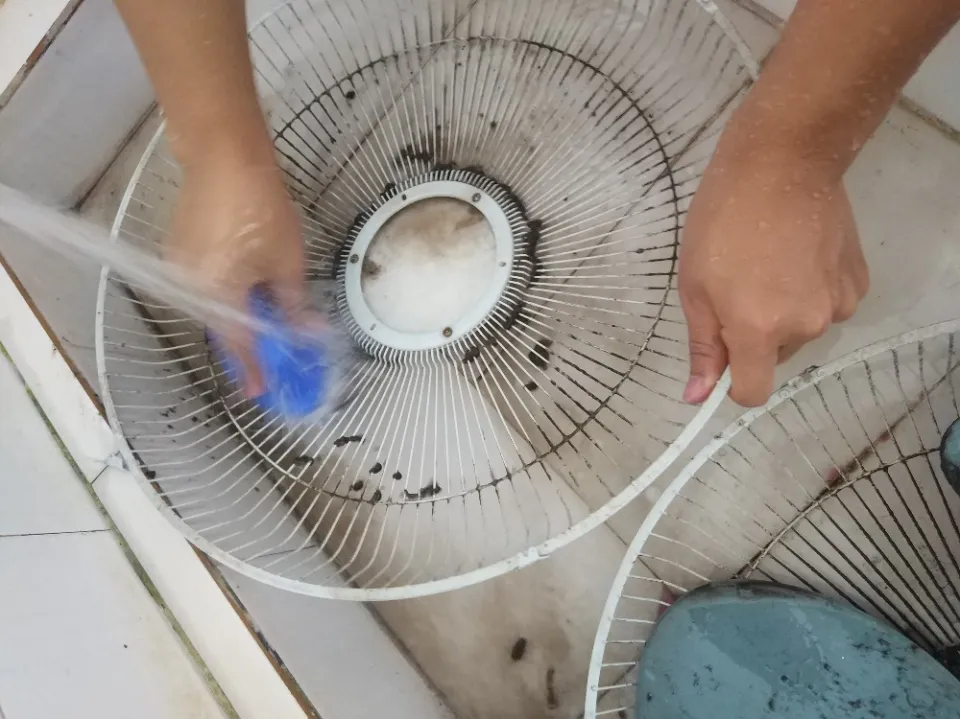How To Clean Fan With Plastic Bag with 3 Simple Steps